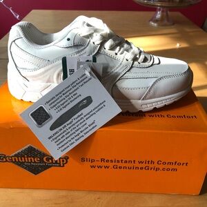 Women’s size 7M slip resistant sneakers